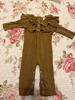 kate quinn baby button-front ruffle romper